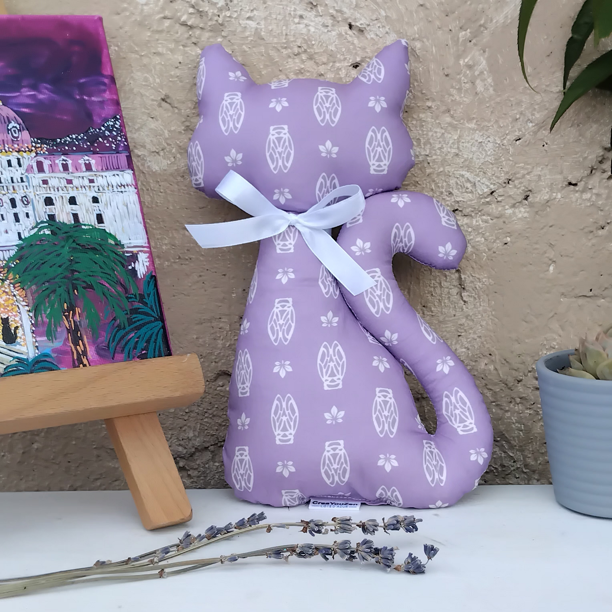 Coussin chat cigales lavande, fait main, motif provençal, atelier CreaYouZen