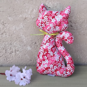 Coussin chat cerisiers hanami, fait main, motif sakura ruban doré, atelier CreaYouZen